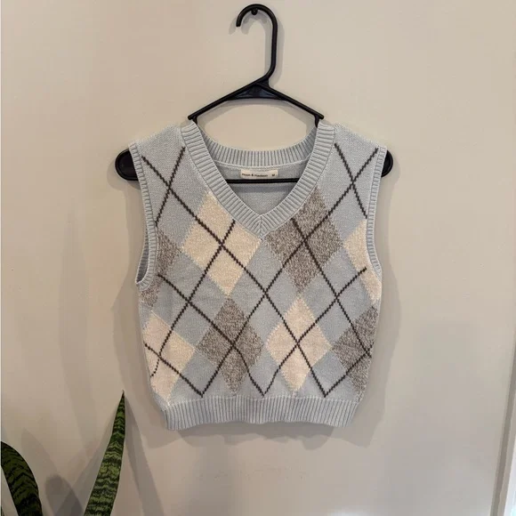 Moon and Madison Argyle Sweater Vest - Picture 1 of 5